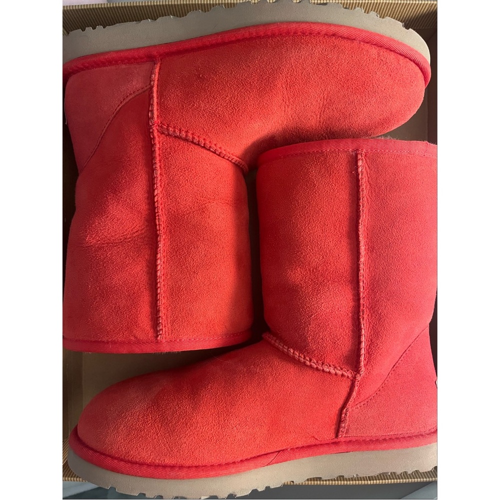 Uggs - Red Classic Short - Size 7 - New With Box